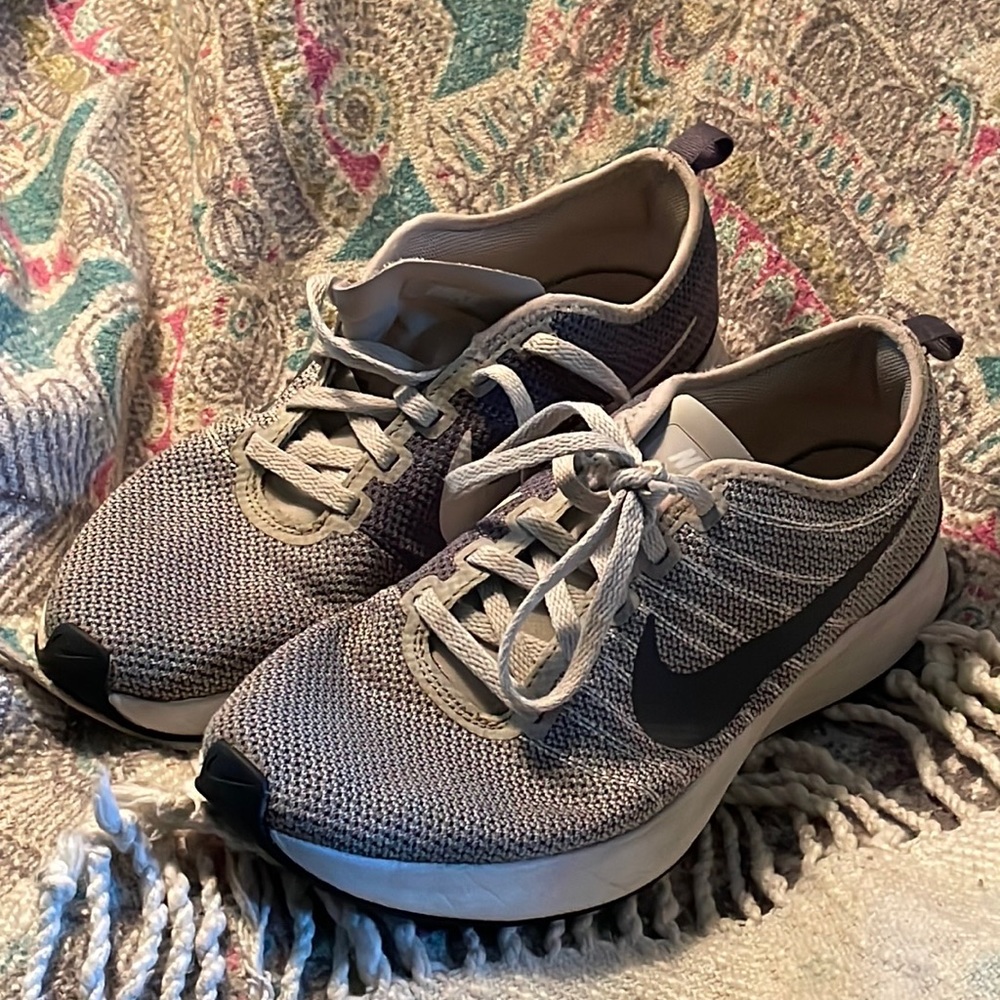 Grey Nike Sneakers EUC